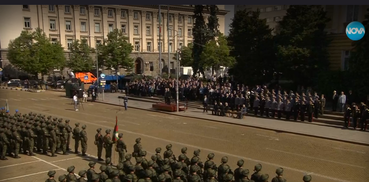 България отбеляза Деня на храбростта с военен парад
