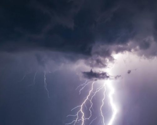 Внимавайте: Градушки, порои и бурен ад заливат България!