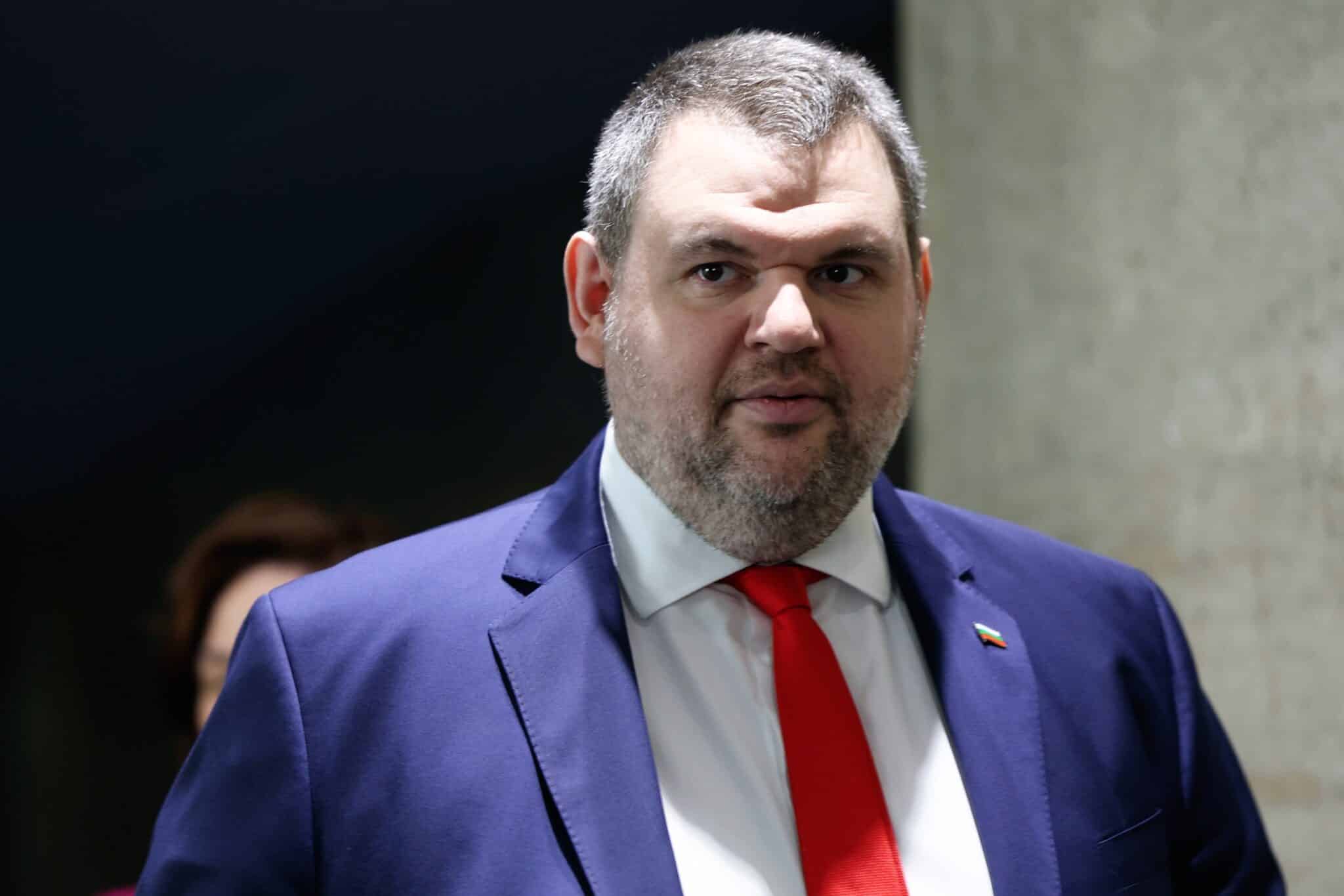 Пеевски недоволен от парламента: Чакам от Желязков програма за управление! Призовавам да се работи! Пеевски недоволен от парламента: Чакам от Желязков програма за управление! Призовавам да се работи!