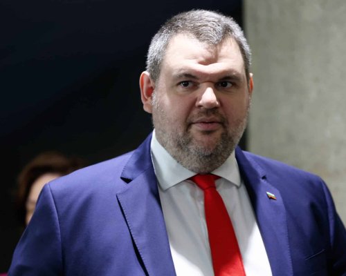 Пеевски недоволен от парламента: Чакам от Желязков програма за управление! Призовавам да се работи!