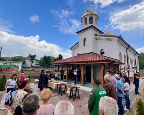 Храм Св. пророк Илия в Марино поле вече има своя камбана, общината ще финансира иконостаса