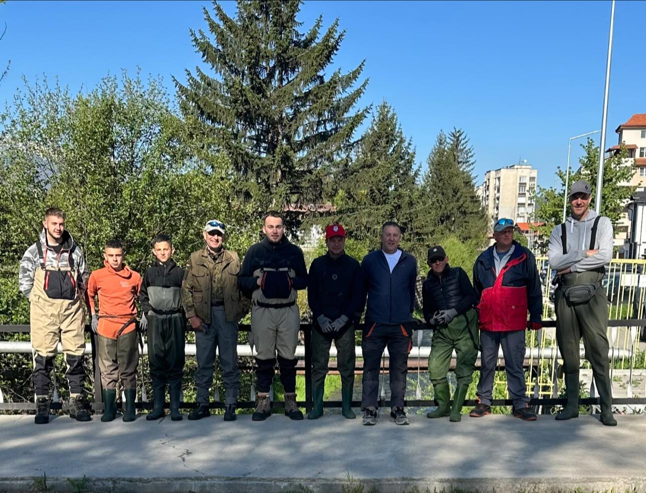Доброволци и членове на Рибарско сдружение-Разлог почистиха Бела река Доброволци и членове на Рибарско сдружение-Разлог почистиха Бела река