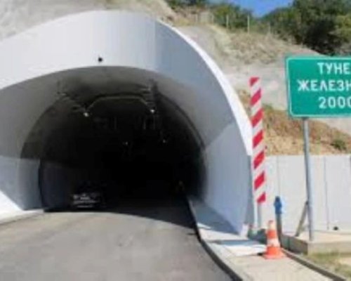 Внимание, шофьори: Ограничават движението в посока Кулата през тунел Железница