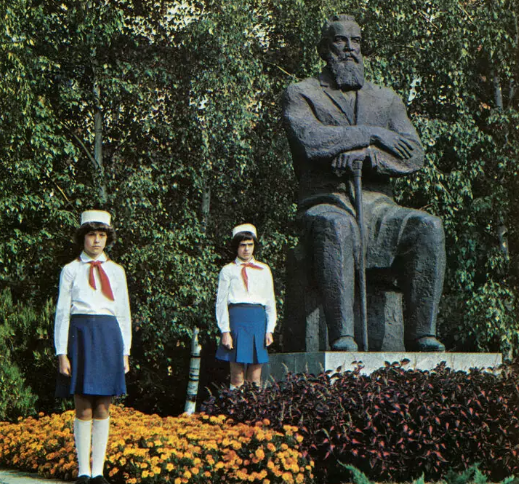 Монументално наследство: Паметникът на Дядото-пазител на Благоевград Монументално наследство: Паметникът на Дядото-пазител на Благоевград