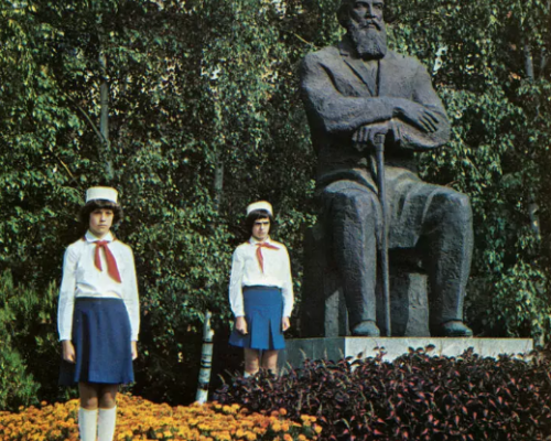 Монументално наследство: Паметникът на Дядото-пазител на Благоевград