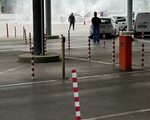 Мерцедес горя на паркинга на МЕТРО в Благоевград