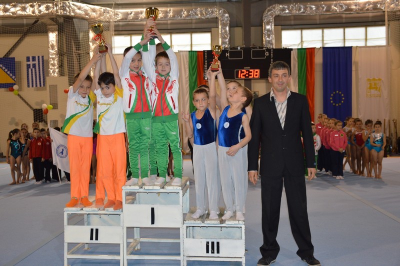 Над 200 млади надежди мериха сили в турнир по спортна гимнастика, кметът Камбитов ги поздрави