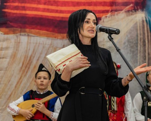 Д-р Радка Божикова изнася първата лекция от програмата Училище за родители в Разлог