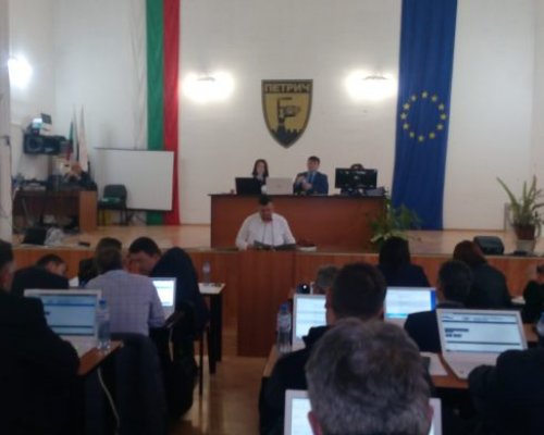 Вдигат заплатите на кметове и общинари  в Петрич