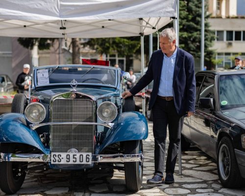Над 200 класически автомобила блеснаха в Разлог