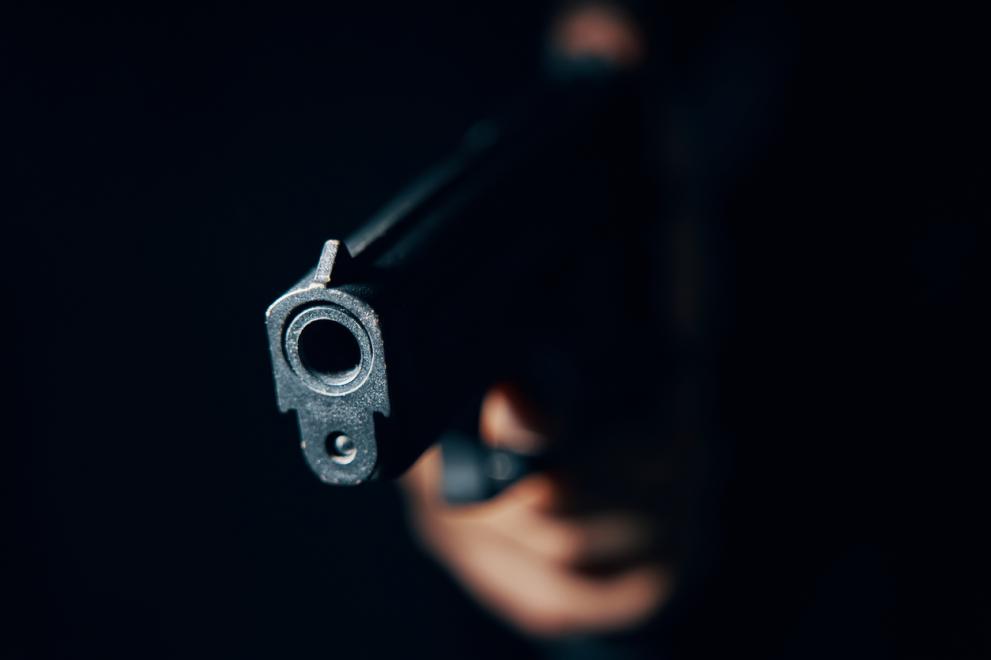 Мъж заплаши с пистолет свой съселянин в Струмяни