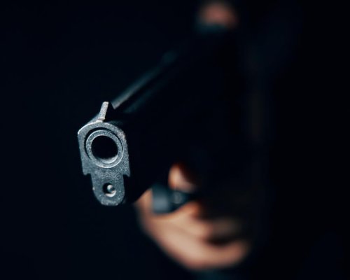 Мъж заплаши с пистолет свой съселянин в Струмяни