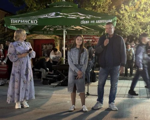 Гостуващи изпълнители, веселие и празнична заря за 70 години село Полето