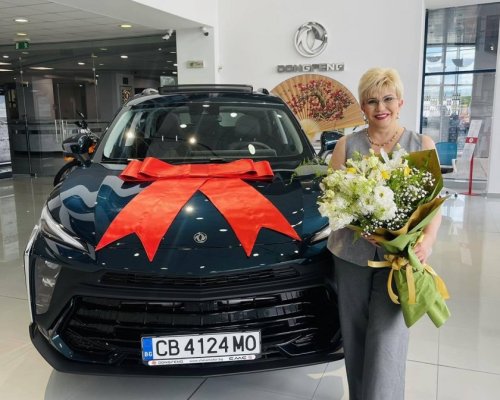 Николина Чакърдъкова и дъщеря й се уредиха с джипове