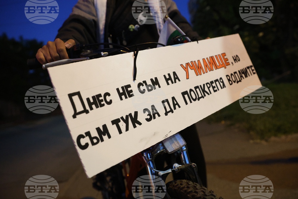Продължава протестът на наземния градски транспорт в София, движи се само метрото