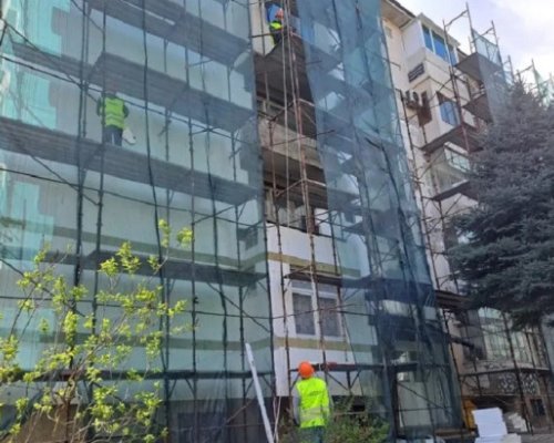 Ужас: Мъж бере душа след падане от скеле в Дупница
