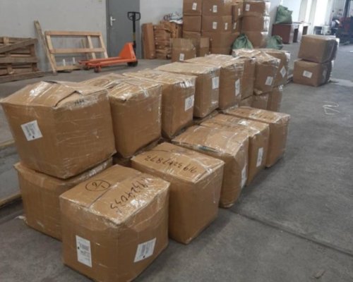 Задържаха над 27 хиляди контрабандни стоки в товарен автомобил край ГКПП Кулата