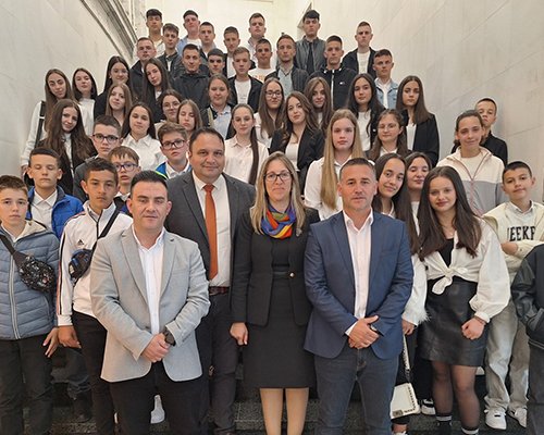 Ученици от Вълкосел посетиха Народното събрание