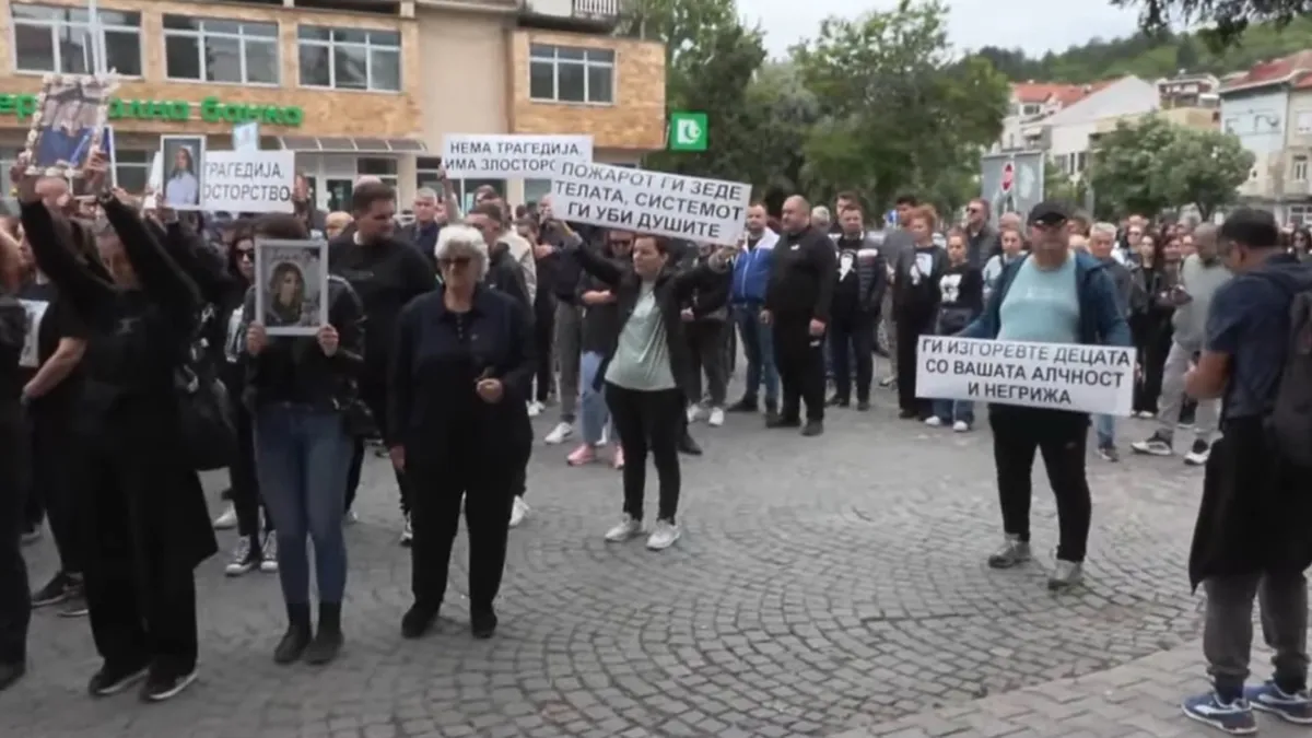 Черно шествие за загиналите деца в Кочани Черно шествие за загиналите деца в Кочани