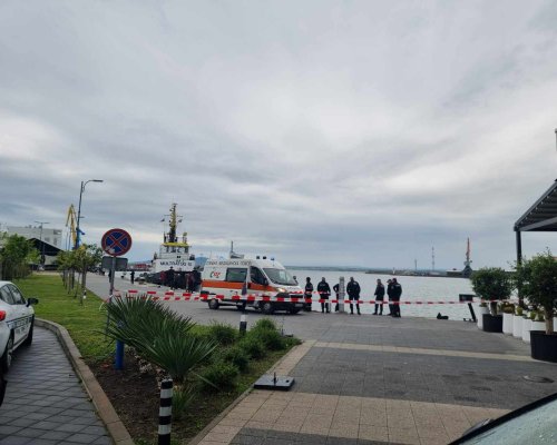 УЖАСЯВАЩА НАХОДКА: Откриха труп на мъж във водата край Морска гара в Бургас!