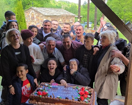 Над 200 души роднини и приятели почетоха 100-годишния юбилей на баба Дочка от благоевградското село Габрово