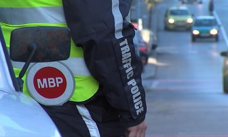 Шофьор не се подчини на стоп палка край с. Дъбрава, заловиха го след преследване Шофьор не се подчини на стоп палка край с. Дъбрава, заловиха го след преследване