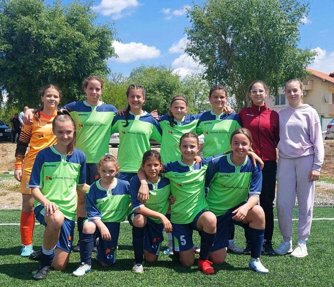 Спортика мачка на всички фронтове Спортика мачка на всички фронтове