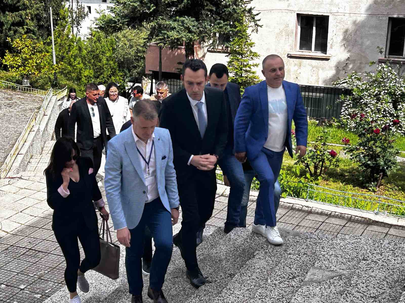 РАБОТНА ВИЗИТА НА СПОРТНИЯ МИНИСТЪР В САНДАНСКИ: ФОКУС ВЪРХУ БЪДЕЩЕТО НА СПОРТА В РЕГИОНА!