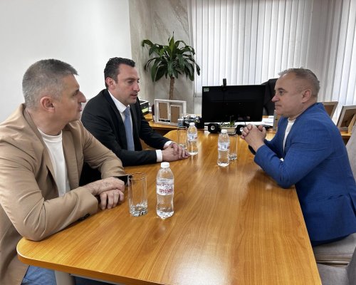 РАБОТНА ВИЗИТА НА СПОРТНИЯ МИНИСТЪР В САНДАНСКИ: ФОКУС ВЪРХУ БЪДЕЩЕТО НА СПОРТА В РЕГИОНА!