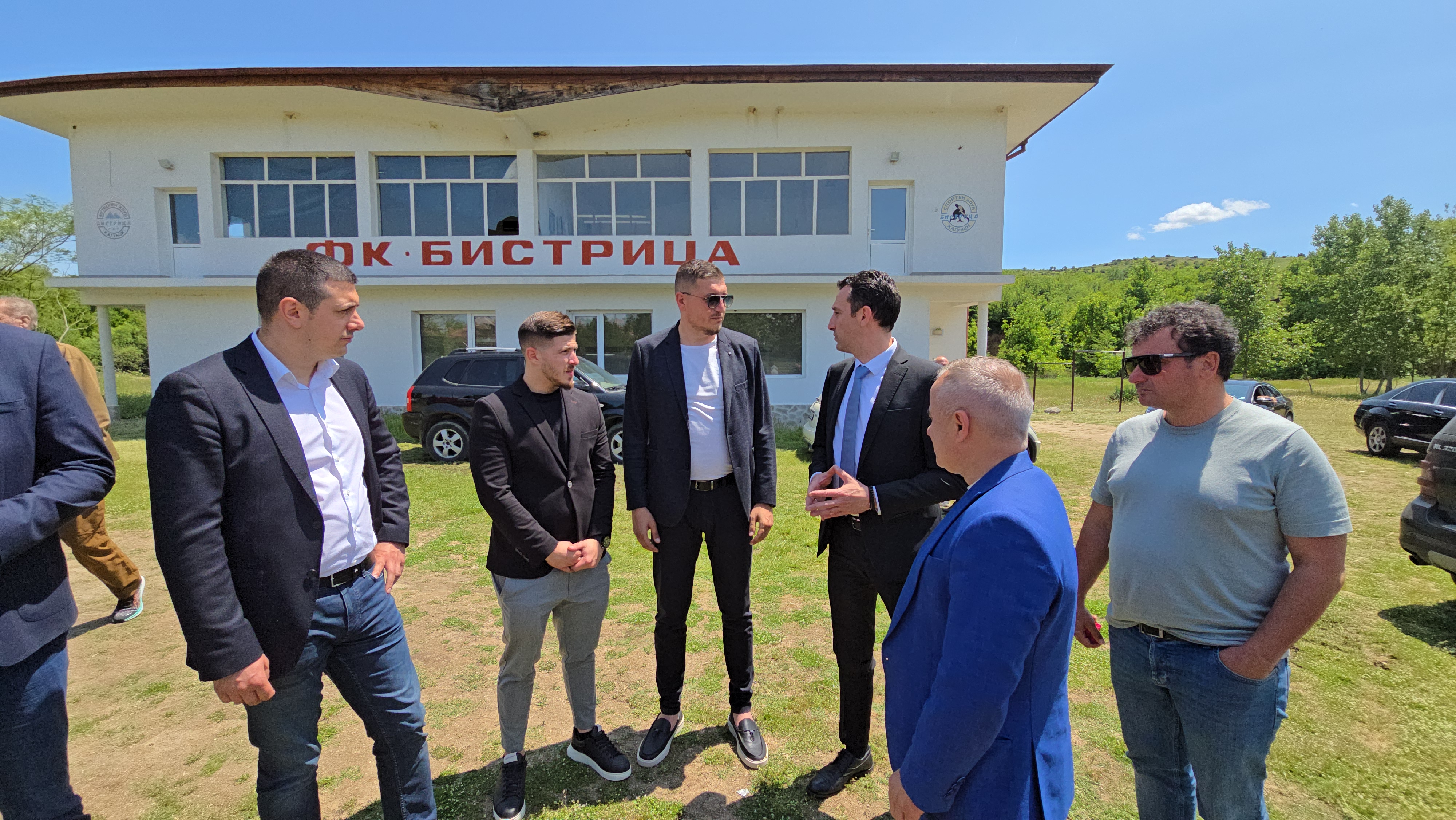 Министърът на младежта и спорта Иван Пешев посети училището и стадиона в село Катунци община Сандански