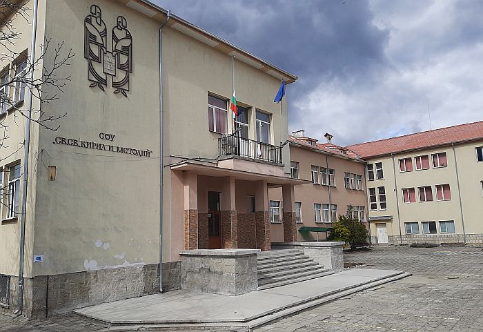 Училището в Якоруда-190 г. камбана на образованието и храм на знанието Училището в Якоруда-190 г. камбана на образованието и храм на знанието