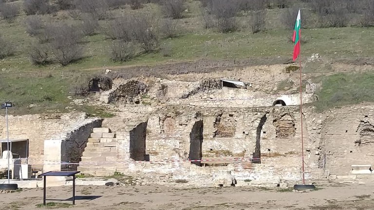 Полските иманяри от Хераклея Синтика са извън ареста без право да напускат България Полските иманяри от Хераклея Синтика са извън ареста без право да напускат България