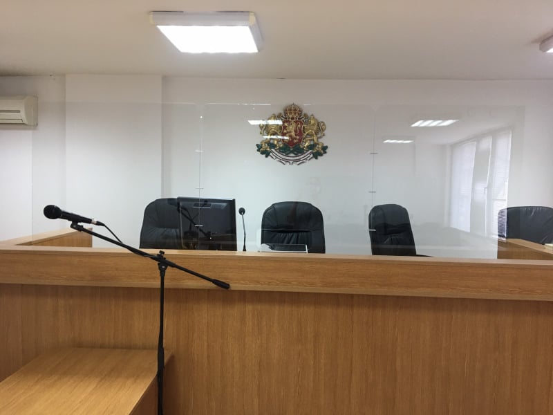 Бивш съветник и отстранена кметица атакуват в АС-Благоевград