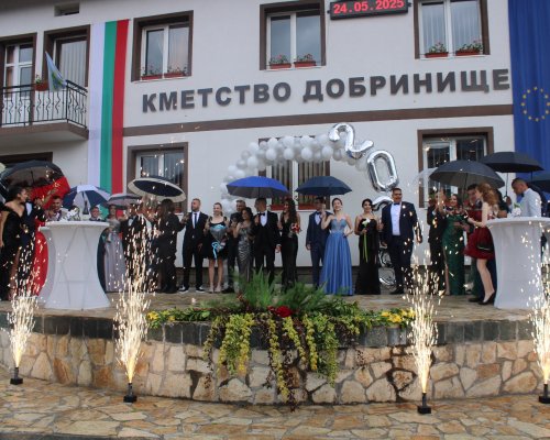 Тържествено изпращане на абитуриентите на Добринище на 24 май (СНИМКИ)