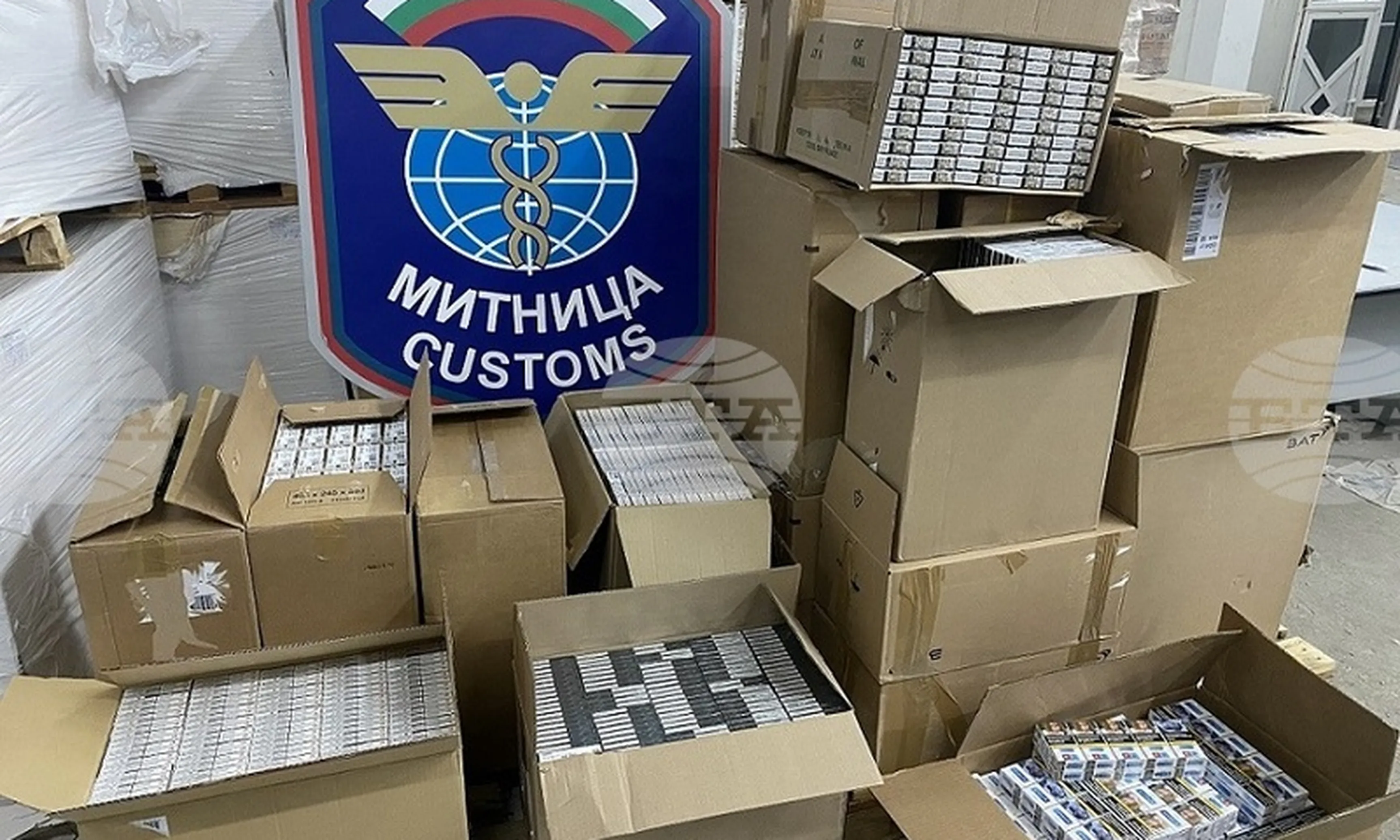 Митничари откриха близо 94 000 къса цигари в кашони с медицински изделия