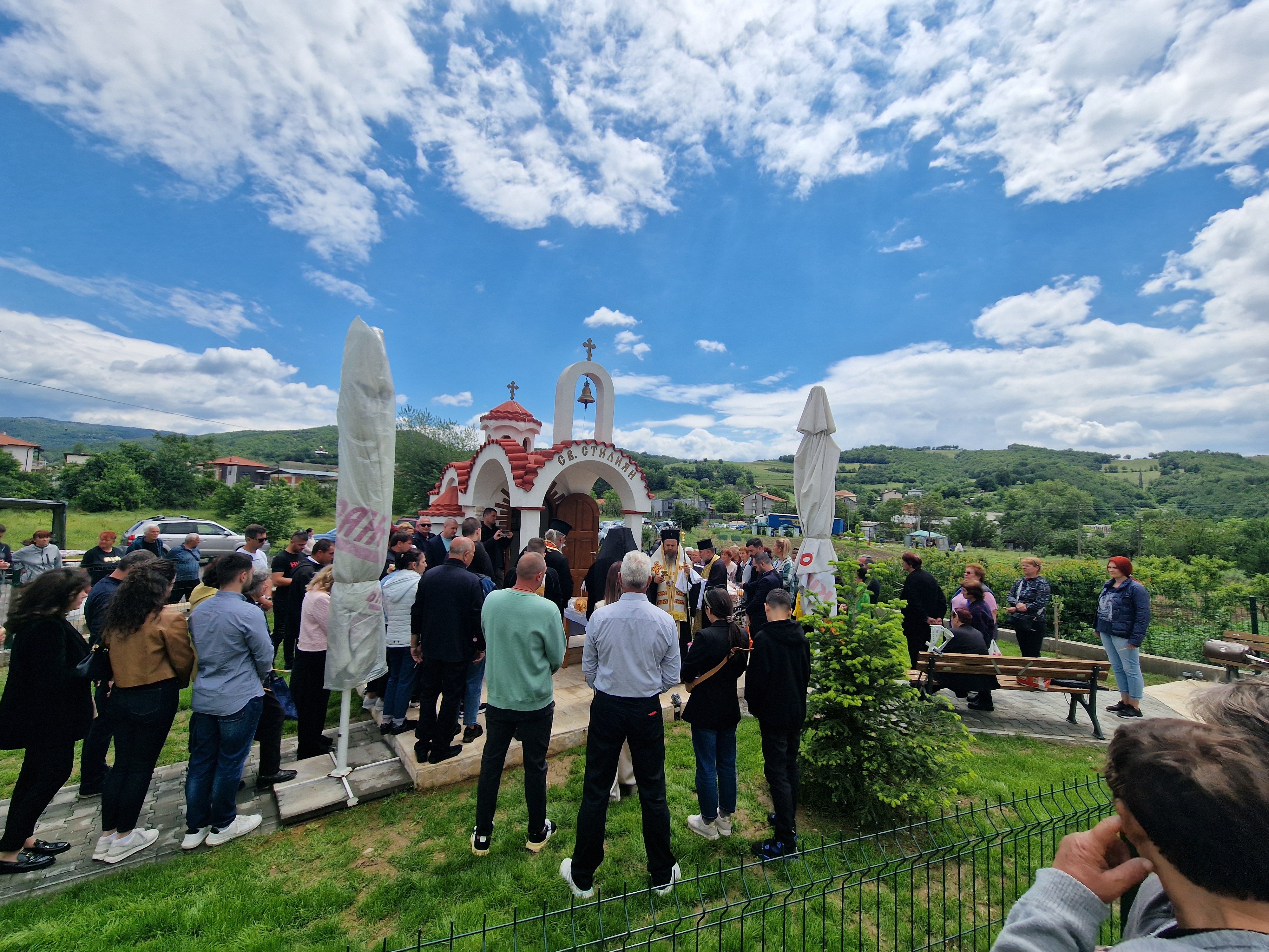 Владиката и игуменът на Рилския манастир осветиха параклис на Свети Стилян в село Изгрев