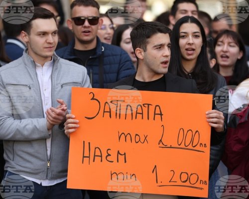Настоящи и бъдещи медици протестираха в цялата страна с искане за достойно заплащане