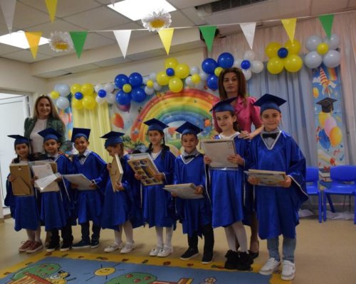 Малки абитуриенти в Симитли се сбогуваха с детската градина