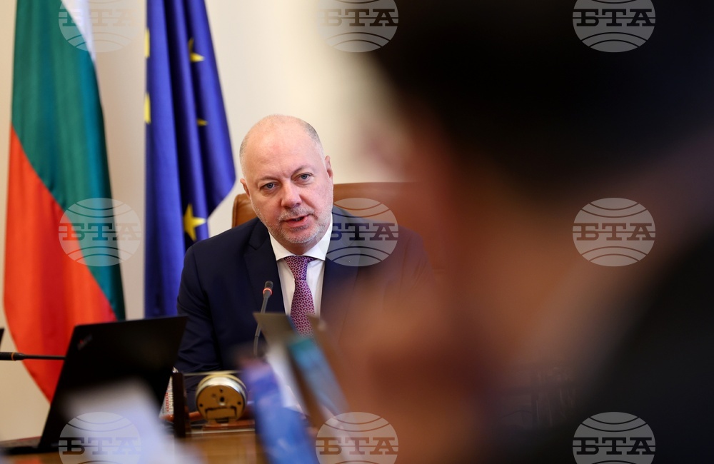 Желязков закова Радев: Законът за въвеждане на еврото е подписан от президента и там пише датата Желязков закова Радев: Законът за въвеждане на еврото е подписан от президента и там пише датата