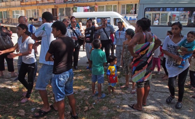 И ромите напускат България