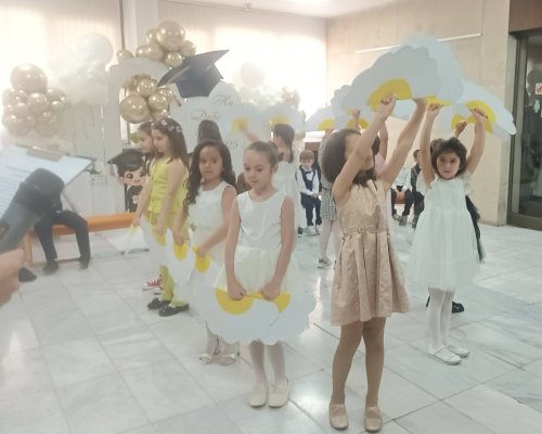 С благодарност и вълнуващ спектакъл талантливи деца в Благоевград се разделиха с любимата си детска градина