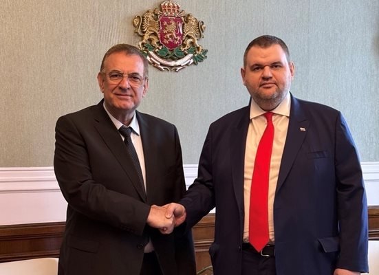Джевдет Чакъров се отказа от делото за изключването на Пеевски от ДПС Джевдет Чакъров се отказа от делото за изключването на Пеевски от ДПС