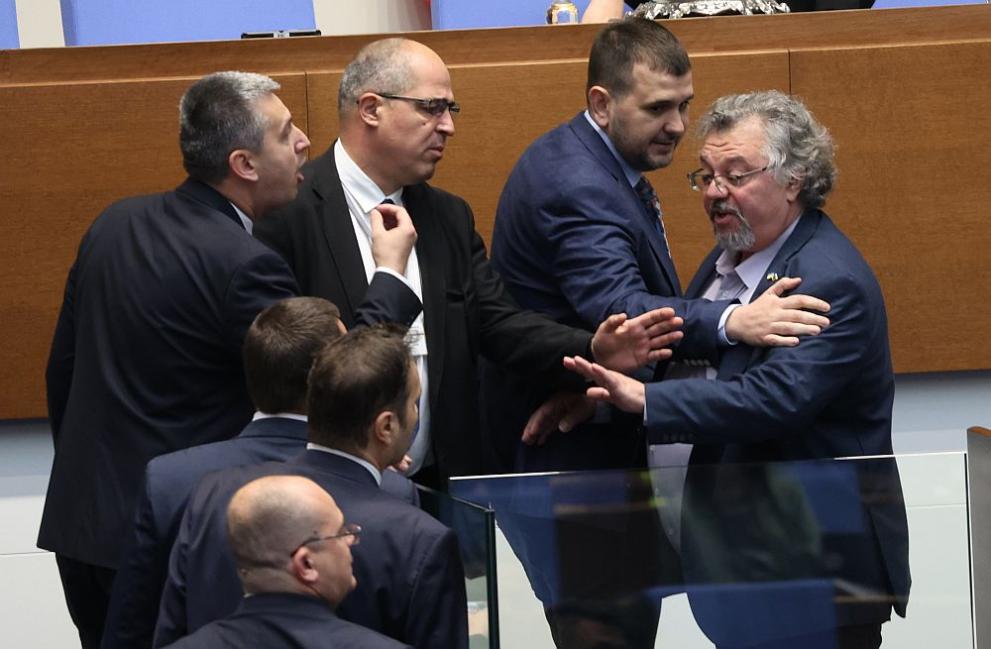 Високо напрежение и скандал в парламента-Манол Пейков разбуни духовете