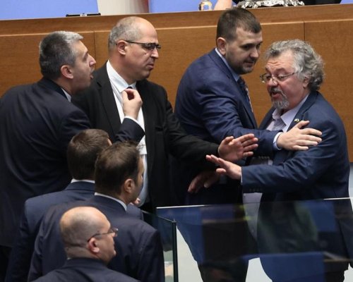 Високо напрежение и скандал в парламента-Манол Пейков разбуни духовете