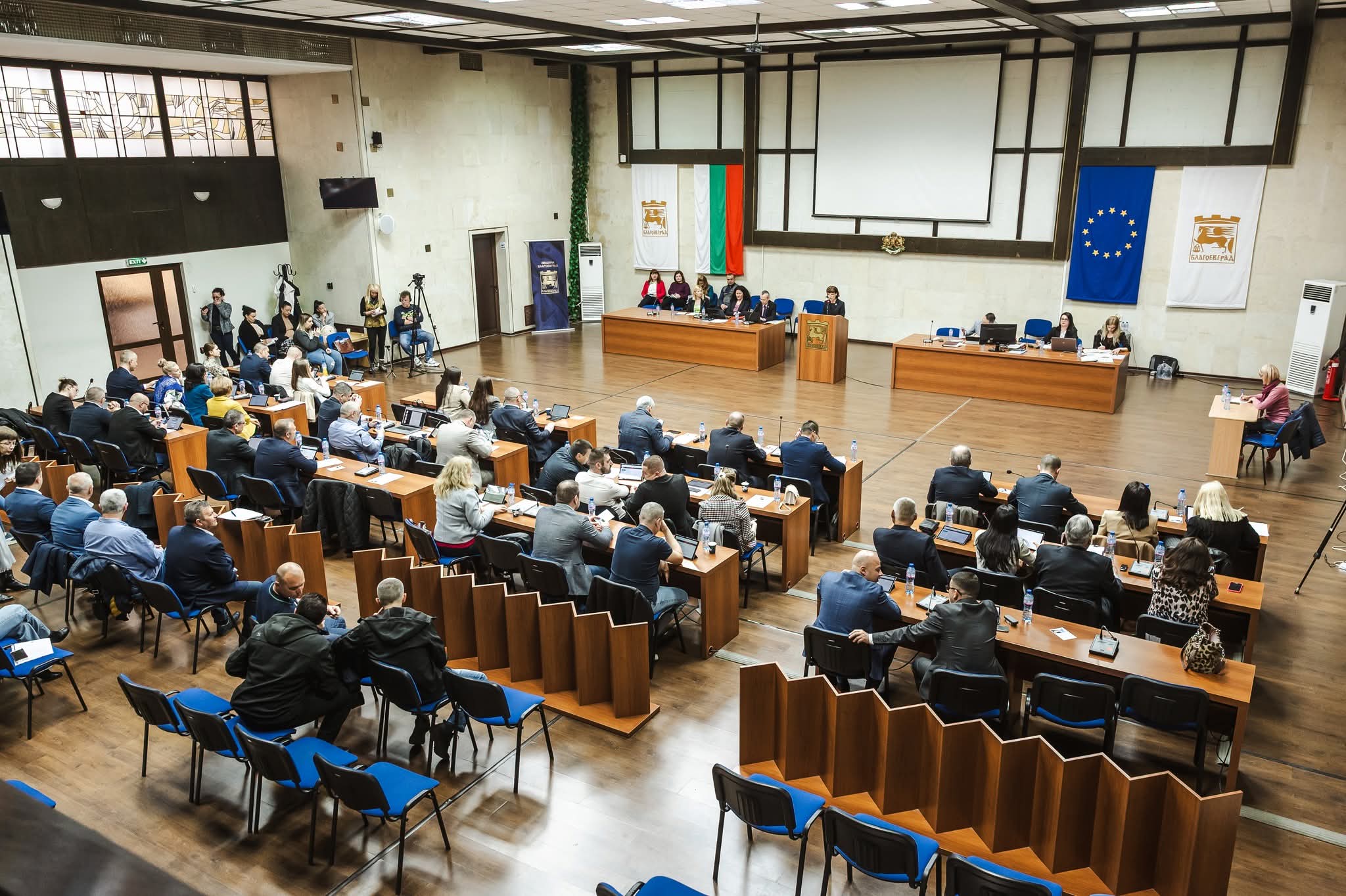 За срок от 5 години се издават разрешенията за удължено работното време след 22:00ч. на търговските обекти, спира да бъде безсрочно За срок от 5 години се издават разрешенията за удължено работното време след 22:00ч. на търговските обекти, спира да бъде безсрочно