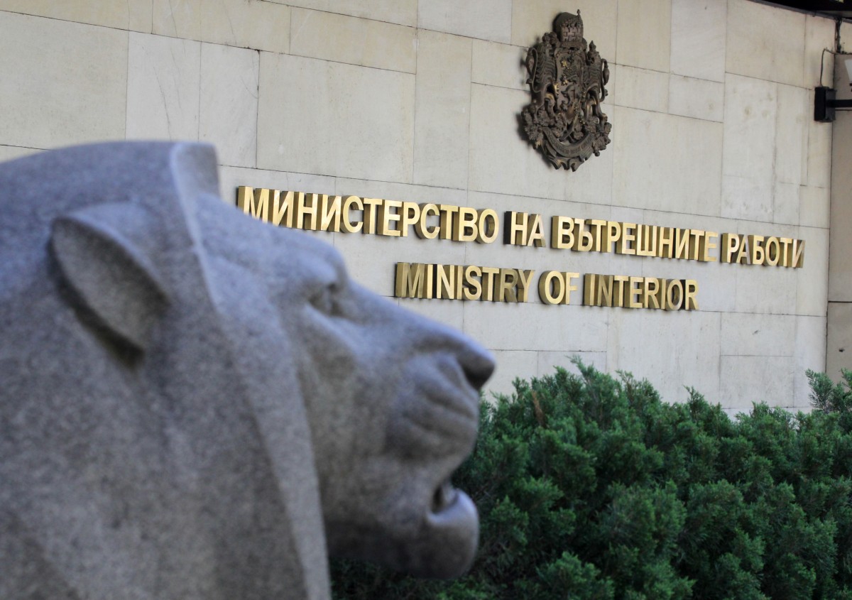 Полицията предприема мерки за осигуряване на реда и пътната безопасност заради протести и ретро шествие в София