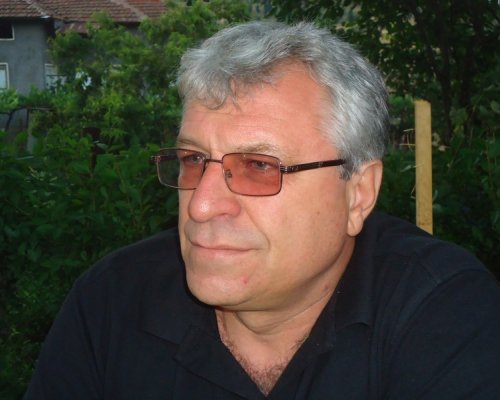 Екскметът на с. Покровник Методи Цонев  изля  живота си в рими, най-добрите събра в първа стихосбирка