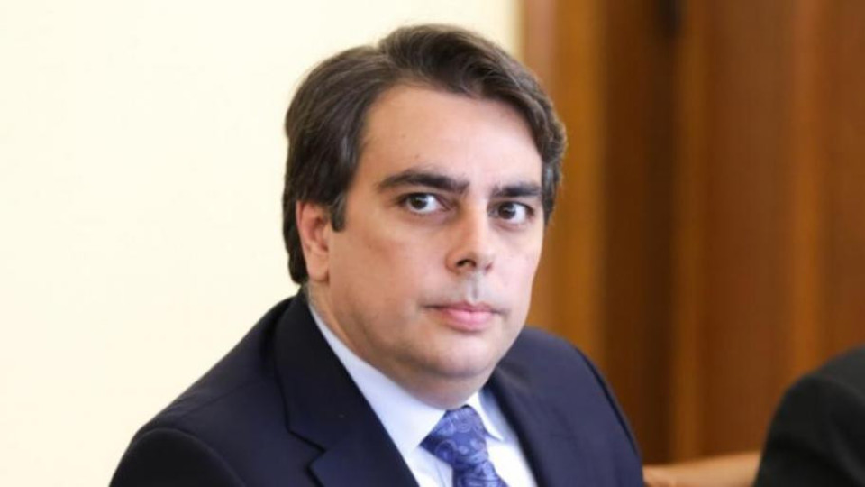 Асен Василев: Радев ни отдалечава от Европа! Ако иска да бъде политик, да напусне президентския пост Асен Василев: Радев ни отдалечава от Европа! Ако иска да бъде политик, да напусне президентския пост