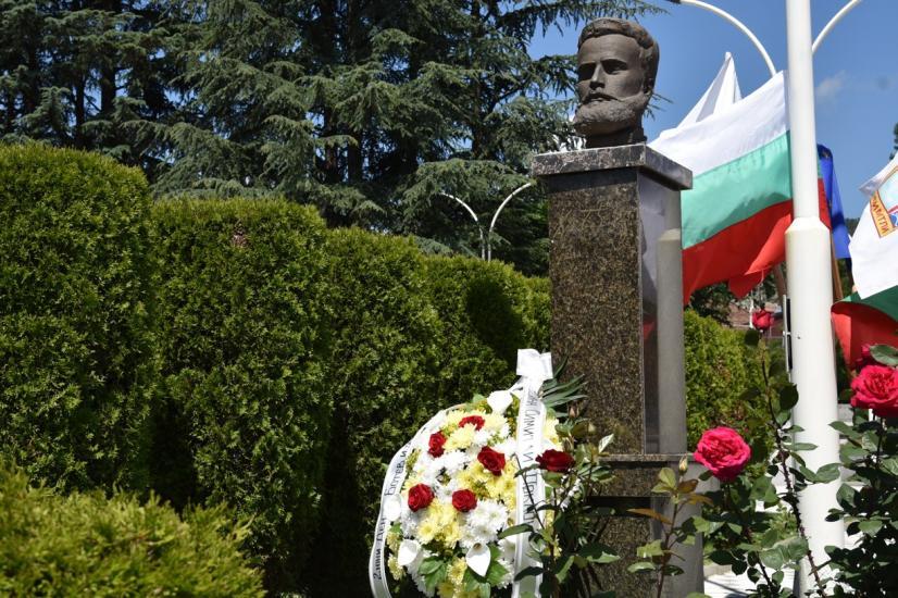 Симитли се прекланя пред Ботев и загиналите за независимостта на България