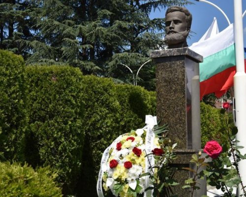 Симитли се прекланя пред Ботев и загиналите за независимостта на България